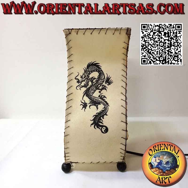 Lámpara de mesa étnica, "S-wave" con base cuadrada con dragón pintado, en piel animal 30 cm