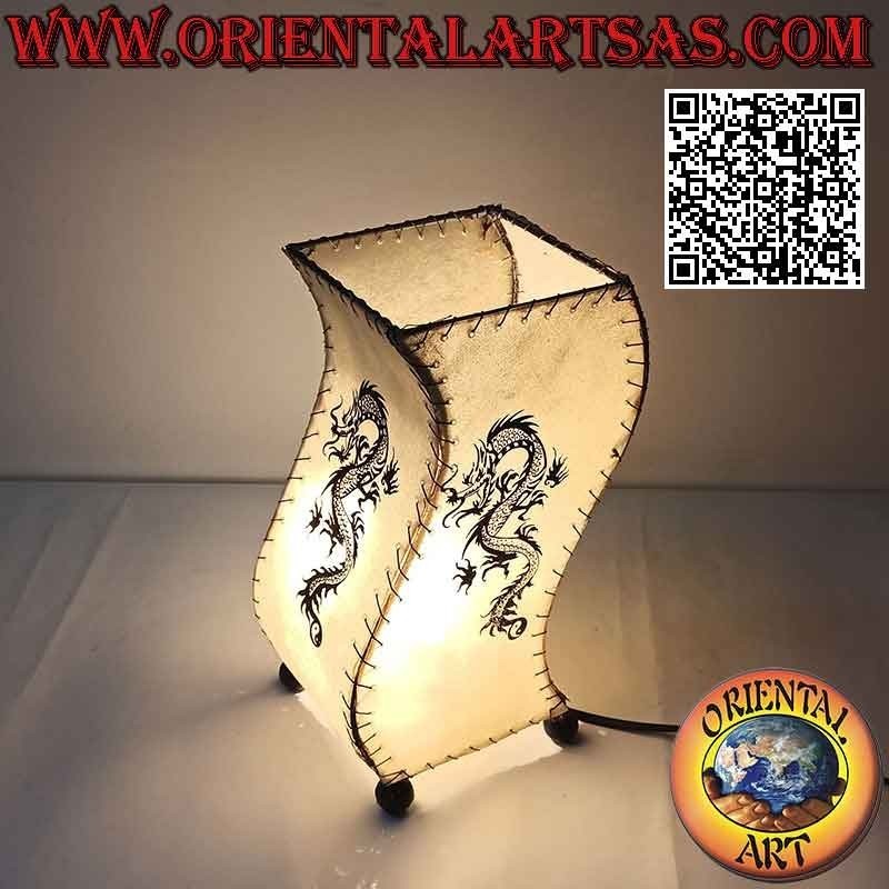 Ethnische Tischlampe "S-Welle" mit quadratischem Sockel mit bemaltem Drachen, in Tierhaut 30 cm