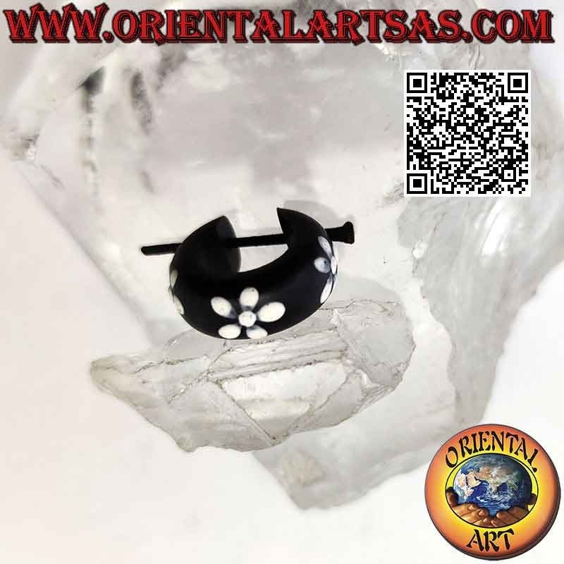 Boucles d'oreilles créoles en bois foncé avec fleurs peintes de 18 mm, blanc