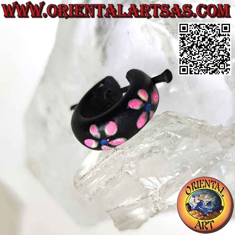 Dark wood hoop earrings with 18 mm painted flowers, pink