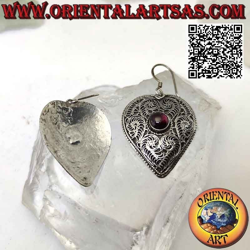 Silver heart earrings decorated in filigree with central round garnet (handmade in Nepal)