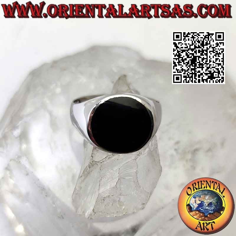 Silver ring with round onyx flush with the edge on a smooth Ø 13 mm frame