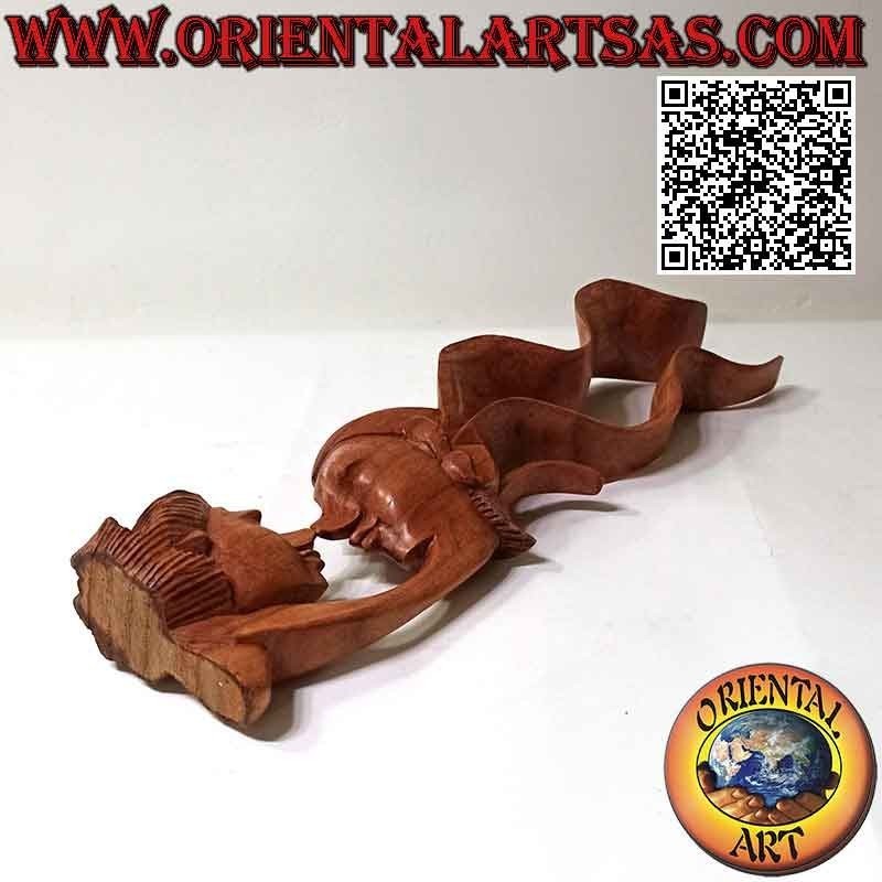Skulptur des Kusses zwischen zwei orientalischen Liebenden mit Profilschleier in 35 cm Suarholz (natur)