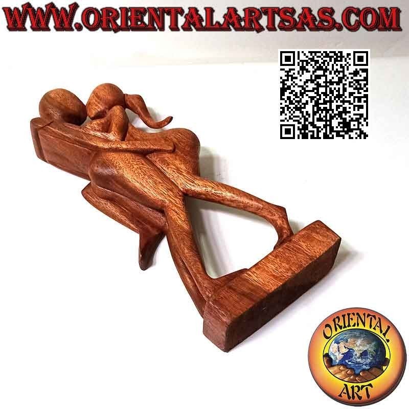 Escultura "beso apasionado" de estilo abstracto en madera de suar, 38 cm (oscuro)