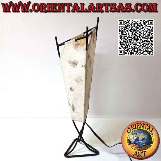 Lámpara de mesa étnica, "pirámide invertida" con base triangular en papel de arroz con pétalos de 43 cm (natural)