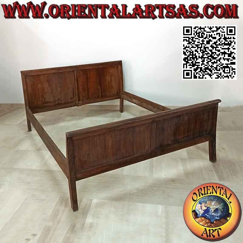 Cama de matrimonio lineal de estilo étnico en madera de teca
