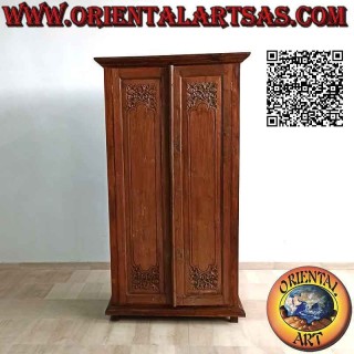 Armario alto lineal de 2 puertas y 3 baldas con decoración floral en bajorrelieve en madera de teca envejecida