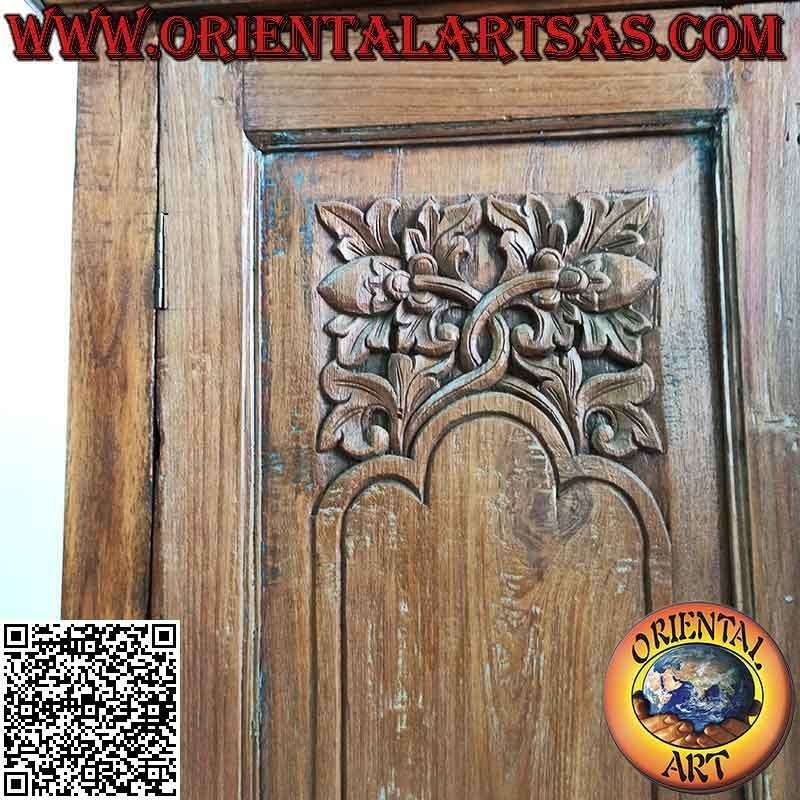 High linear wardrobe with 2 doors and 3 shelves with floral bas-relief decoration in antique teak wood