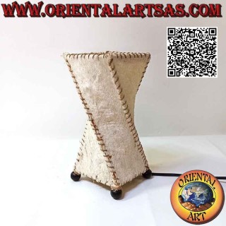 Lampe de table ethnique, "twist" avec une base carrée en Tapa ou Ngatu (écorce d'arbre) de 23 cm