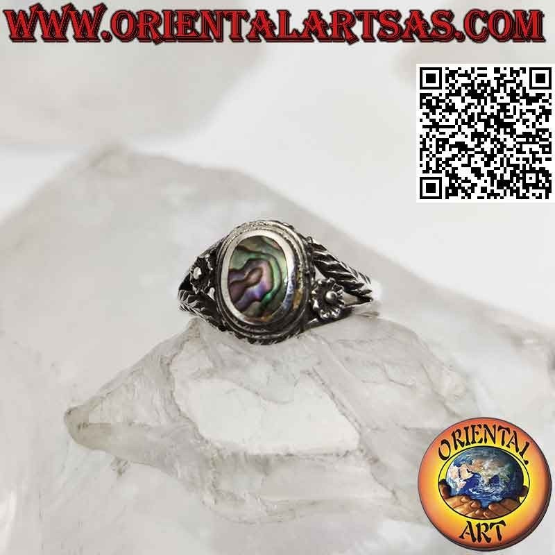 Bague en argent avec coquillage paua ovale (nacre) et fleur sur les côtés, petit