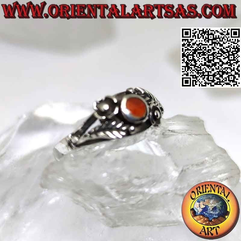 Silver ring with round Carnelian, asymmetrical flower and leaf decorations on the sides