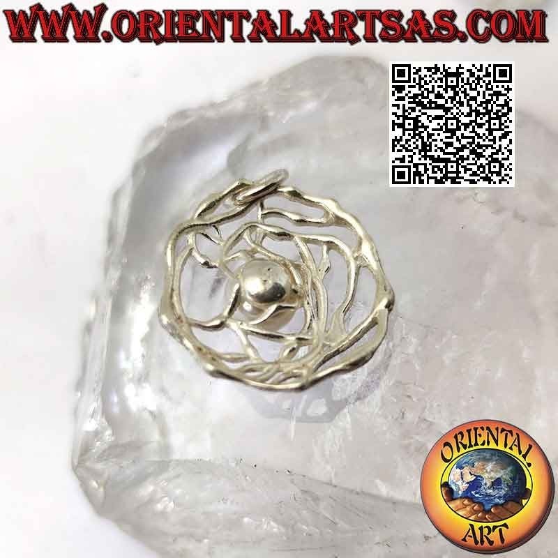 Colgante de plata con perla blanca de agua dulce en una trama redonda de hilos satinados