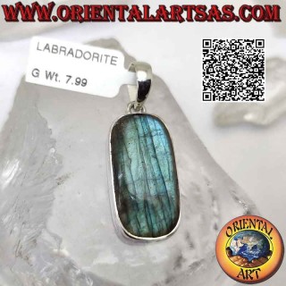 Pendentif en argent avec un gros cabochon rectangulaire en labradorite rectangulaire biseautée sur une monture lisse
