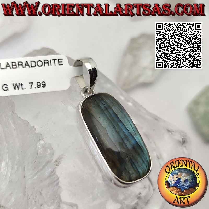 Colgante de plata con gran cabujón rectangular labradorita rectangular biselada en engaste liso