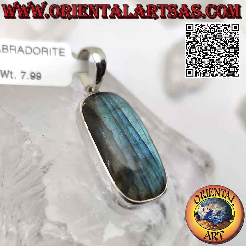 Colgante de plata con gran cabujón rectangular labradorita rectangular biselada en engaste liso
