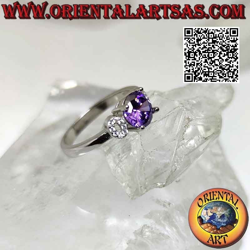 Solitär-Silberring mit rundem synthetischem Amethyst besetzt und Zirkonkreis an den Seiten