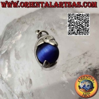 Colgante de delfín en plata que envuelve una esfera de ojo de gato azul giratoria