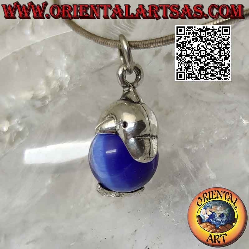 Pendentif dauphin en argent enveloppant une sphère oeil de chat bleue tournante