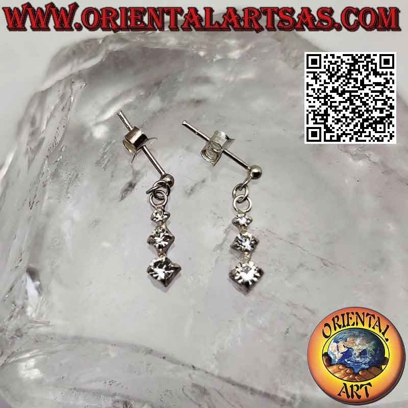 Pendientes de plata, bola lobulada con trío de circonitas romboidales en crecimiento