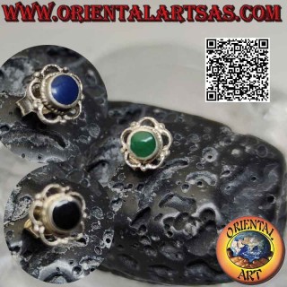 Mini arete en plata, piedra plana redonda rodeada de entretejidos y arcos