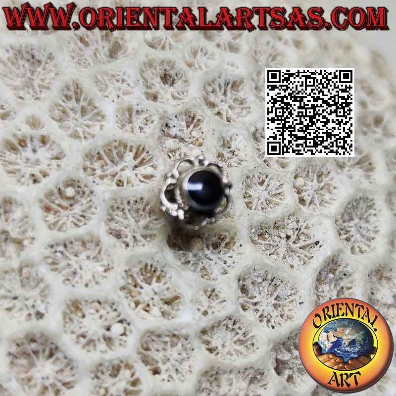 Mini arete en plata, piedra plana redonda rodeada de entretejidos y arcos