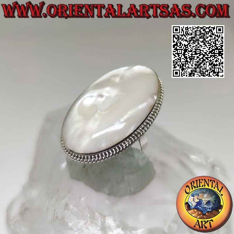 Anello in argento con grande madreperla ovale contornata da intreccio fitto (regolabile)