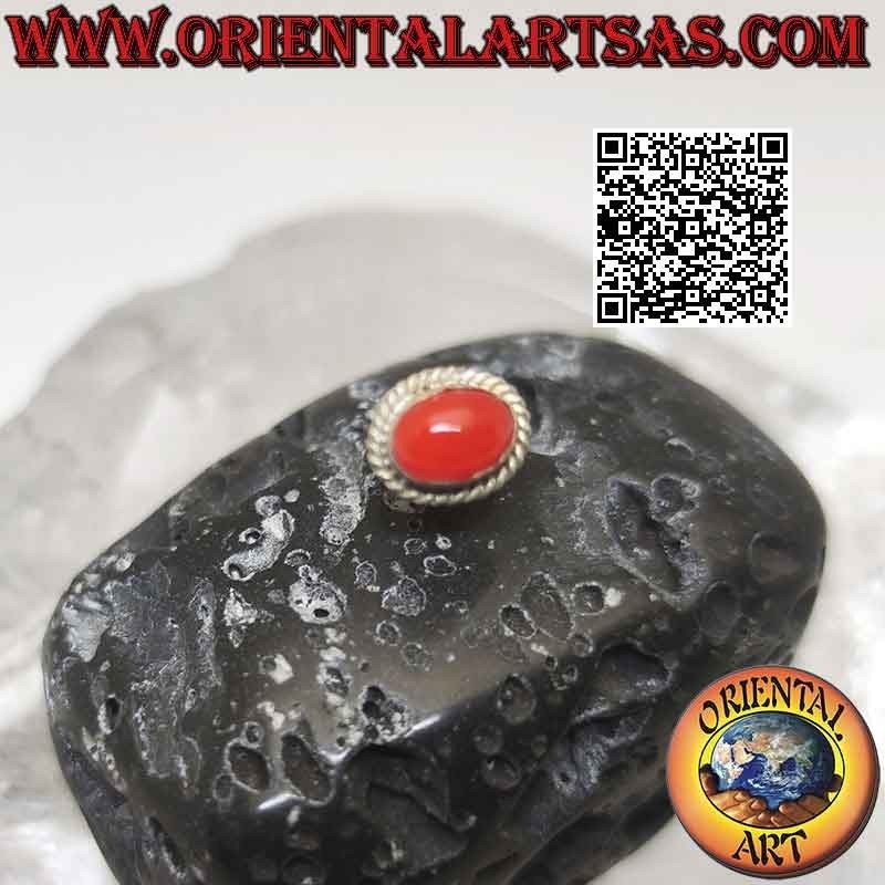 Mini pendiente en plata, cabujón de cornalina ovalado rodeado de entretejido
