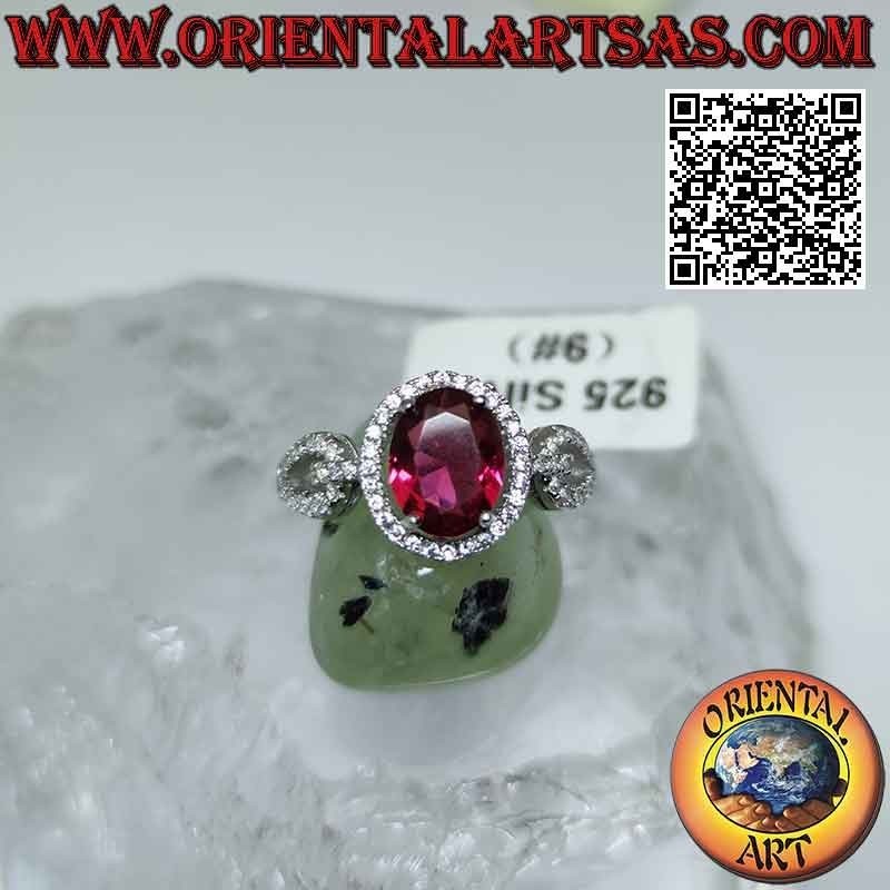 Bague en argent avec grenat ovale serti entouré de zircons blancs et crochet sur les côtés