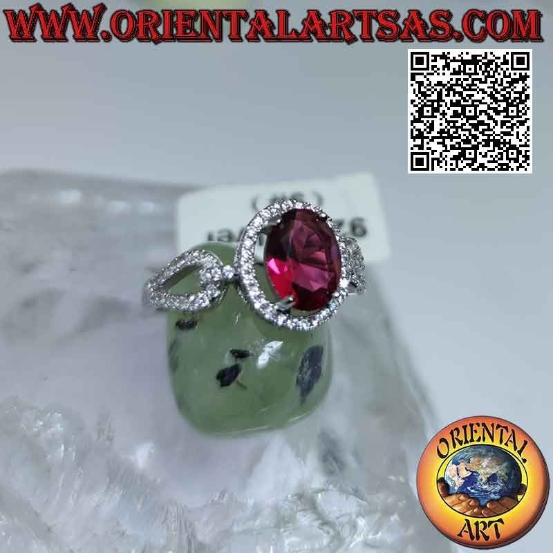 Bague en argent avec grenat ovale serti entouré de zircons blancs et crochet sur les côtés