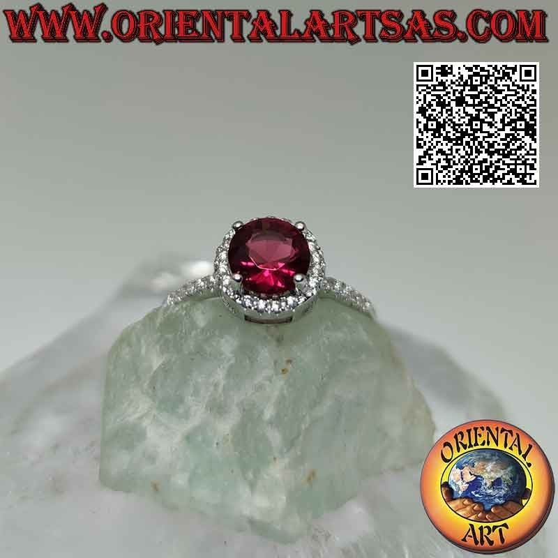 Bague en argent avec rubis synthétique rond serti entouré de zircons et extension sur les côtés