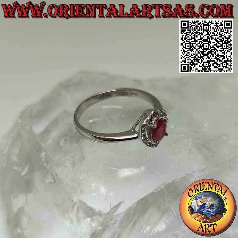 Anello in argento solitario a cuore con corona con rubino naturale ovale e zirconi