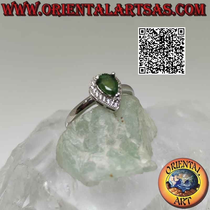 Anillo solitario de plata con esmeralda natural de gota alta engastada rodeada de circonitas