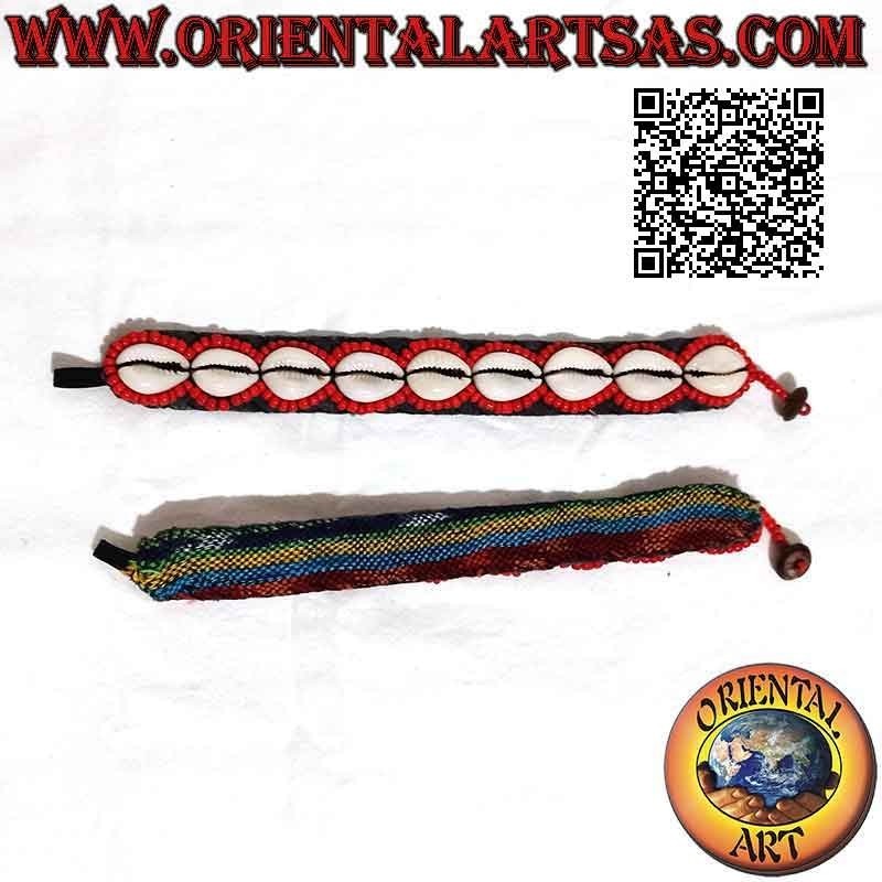 1 row bracelet with cauri shells and colored beads (button closure)