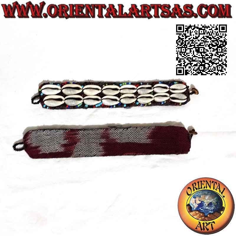 2-reihiges Armband mit Cauri-Muscheln und farbigen Perlen (Knopfverschluss)