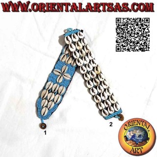 Pulsera de 3 filas con conchas de cauri y cuentas de colores (cierre de botón)