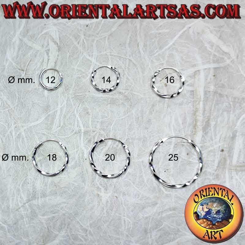 Silberne Ohrringe, glatt gedrehte 2 mm dicke Kreise (klassisch)