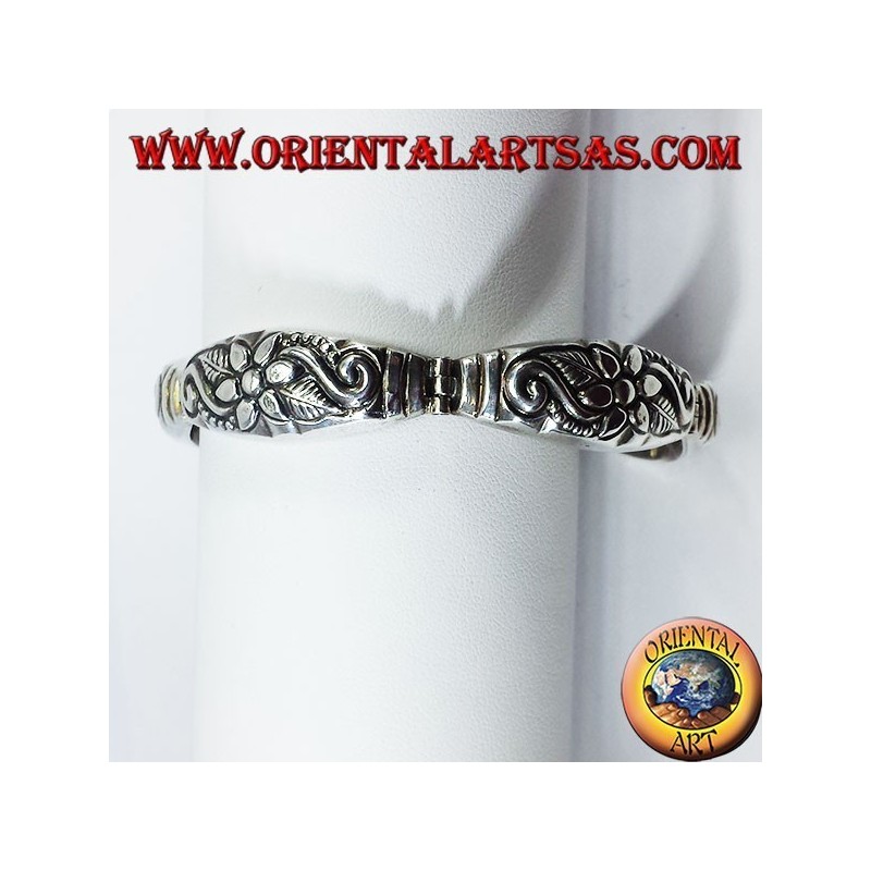 Silver bracelet semi chiseled flower hand
