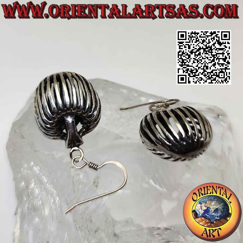 Boucles d'oreilles à levier en argent avec sac pendentif rayé et perforé