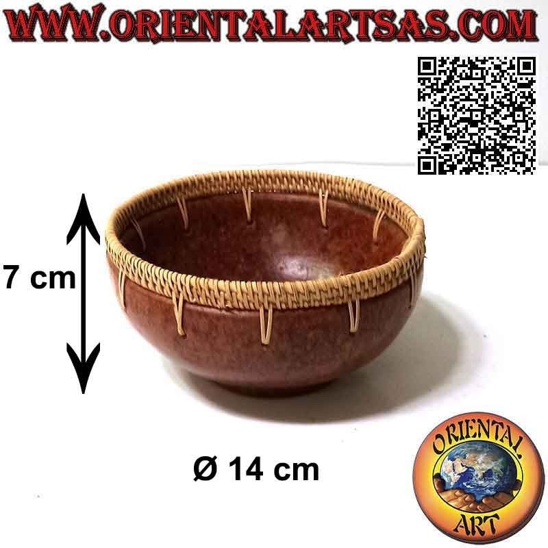 Bol rond des aborigènes de Lombok en terre cuite et bordure en rotin