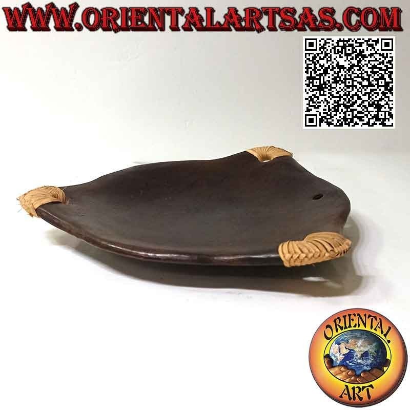 Vaciabolsillos bandeja triangular Lombok en terracota oscuro y asas de mimbre perforado