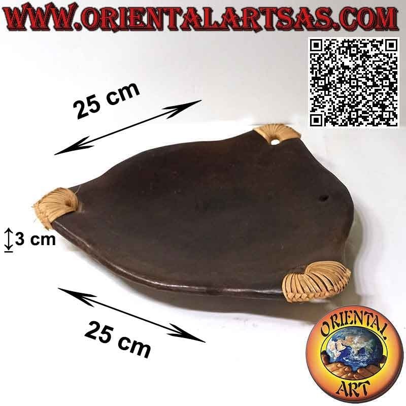Vaciabolsillos bandeja triangular Lombok en terracota oscuro y asas de mimbre perforado