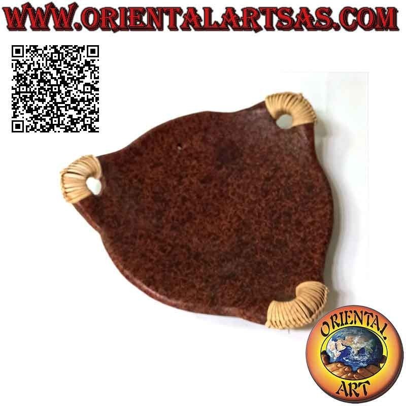 Bandeja valet triangular Lombok en terracota clara y asas de mimbre perforado