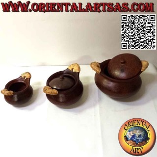 Maceta tradicional de terracota de Lombok y asas de mimbre, hecha a mano