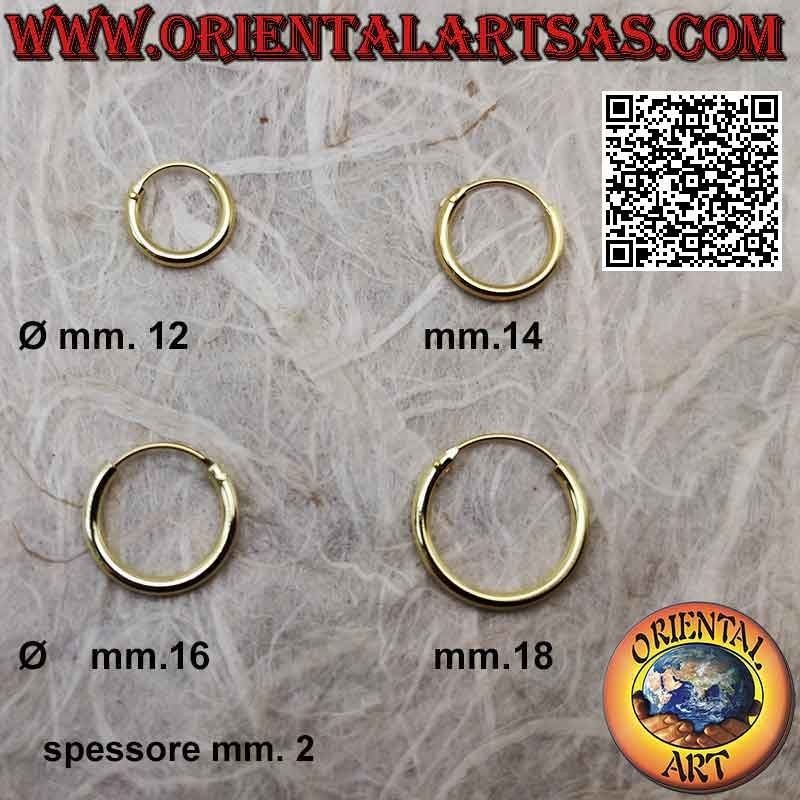 Boucles d'oreilles créoles lisses en argent plaqué or de 2 mm d'épaisseur