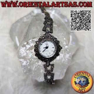 Orologio tondo al quarzo in argento 925‰ con cinturino a trapezi tempestato di marcasite e zirconi sul quadrante