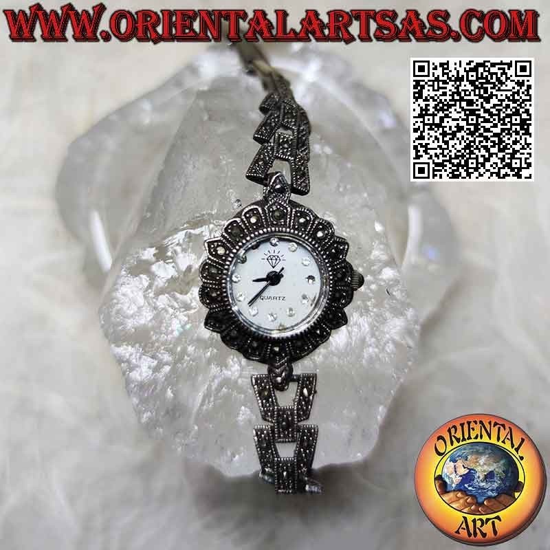 Reloj redondo de cuarzo en plata 925 ‰ con correa trapezoidal tachonada de marcasitas y circonitas en la esfera