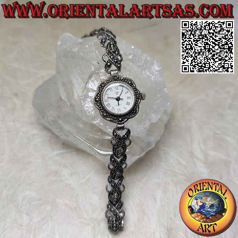 Runde Quarzuhr aus 925 ‰ Silber mit ineinandergreifendem, mit Markasit besetztem Linienarmband