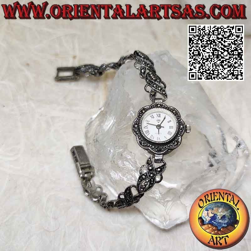 Runde Quarzuhr aus 925 ‰ Silber mit ineinandergreifendem, mit Markasit besetztem Linienarmband