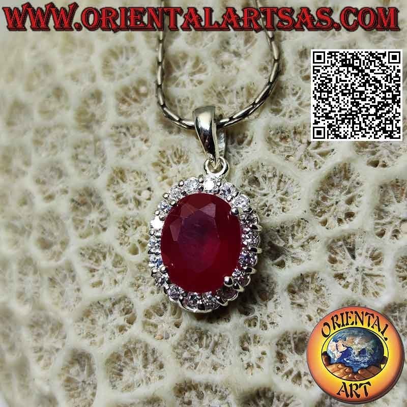 Pendentif en argent avec grand rubis synthétique ovale serti entouré de zircons ronds sertis
