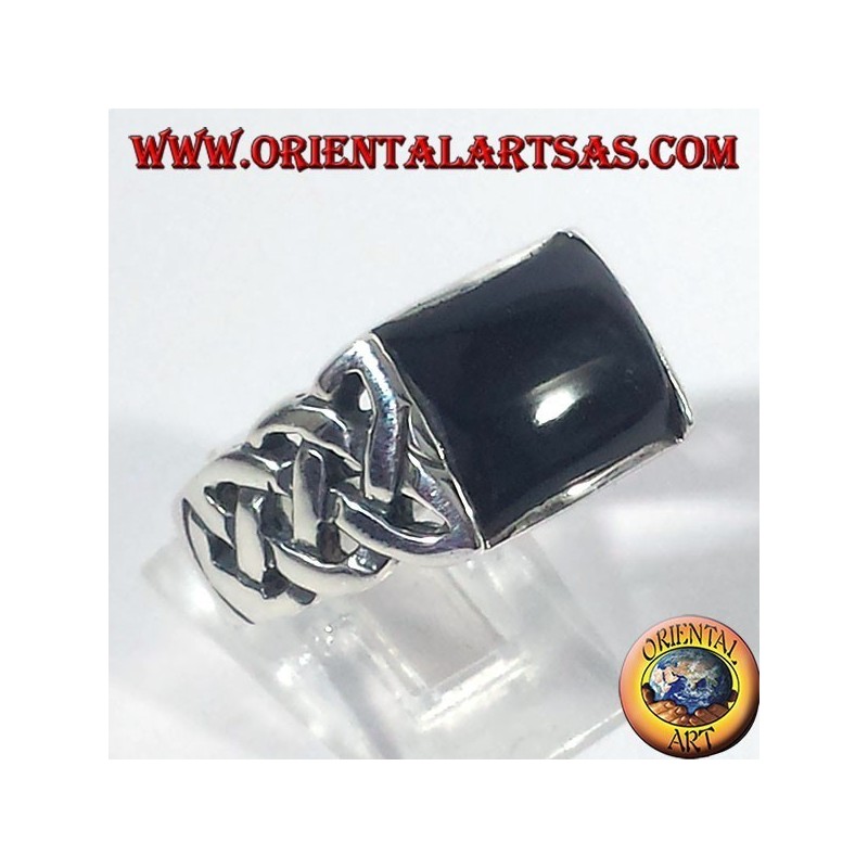 anillo de plata con ónix y nudo celta perforado